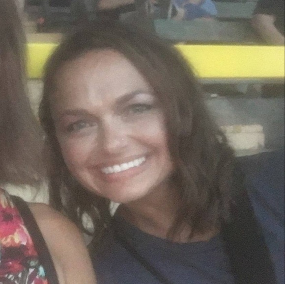 Meet your Posher, Jessica - Picture 2 of 2